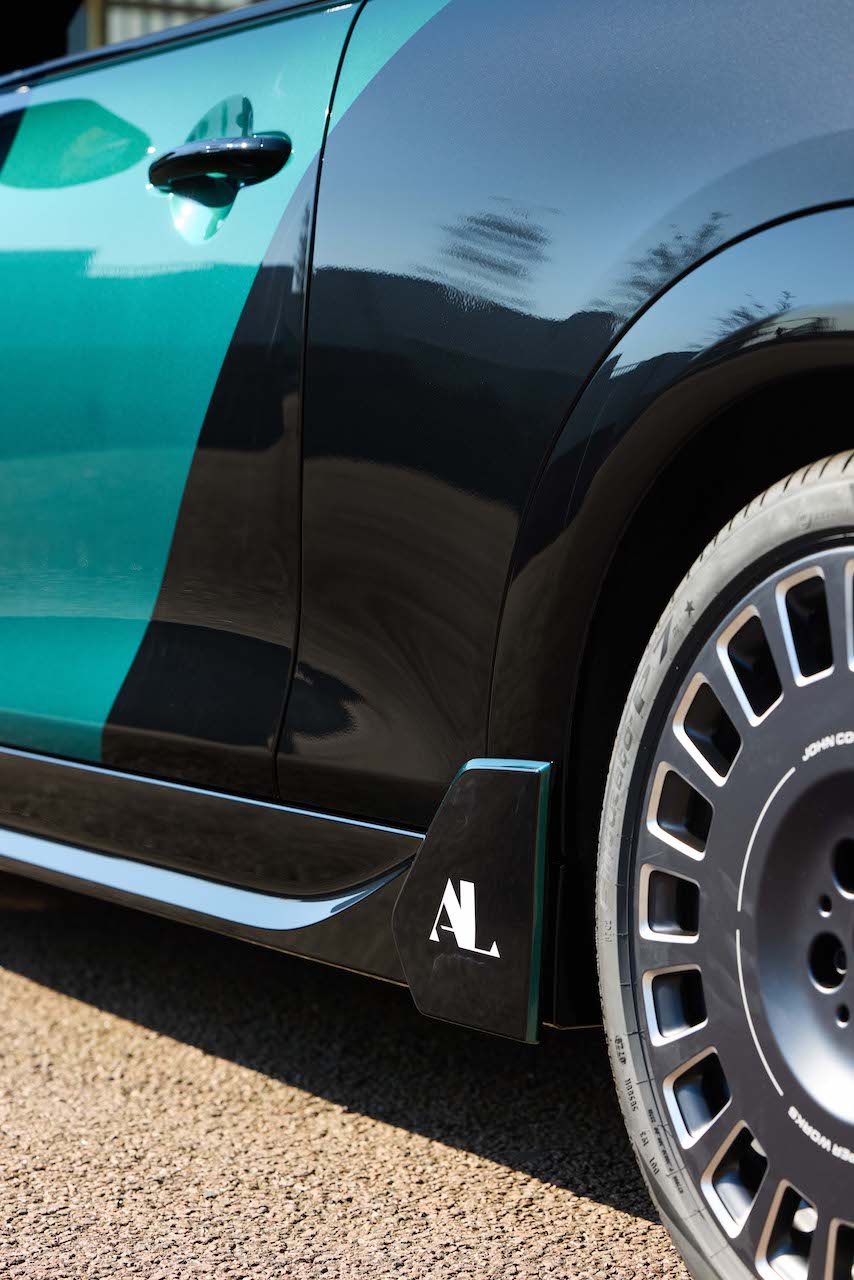 P90635326_highRes_mini-01-the-brands-f